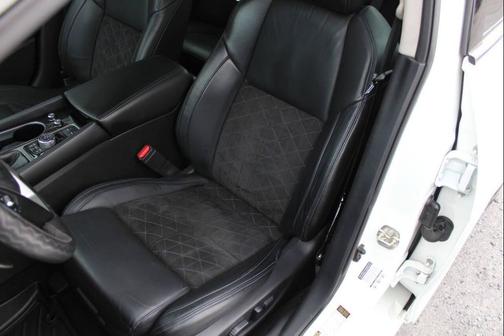 White 2016 Nissan Maxima 3.5 SR