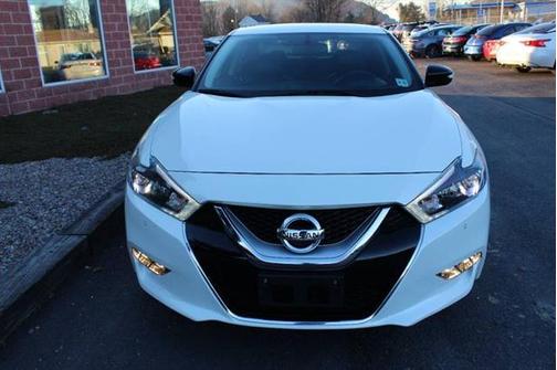 White 2016 Nissan Maxima 3.5 SR