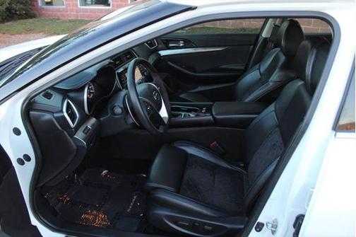 White 2016 Nissan Maxima 3.5 SR