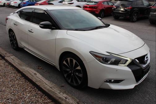 White 2016 Nissan Maxima 3.5 SR