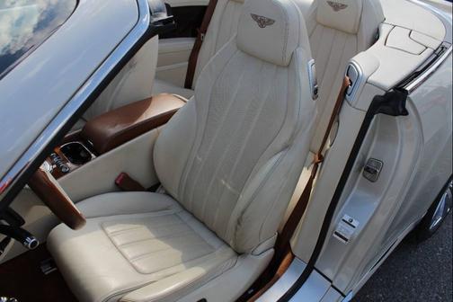 Tan 2013 Bentley Continental GTC V8