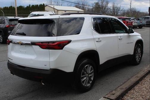 White 2023 Chevrolet Traverse LT Leather