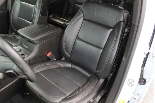 White 2023 Chevrolet Traverse LT Leather