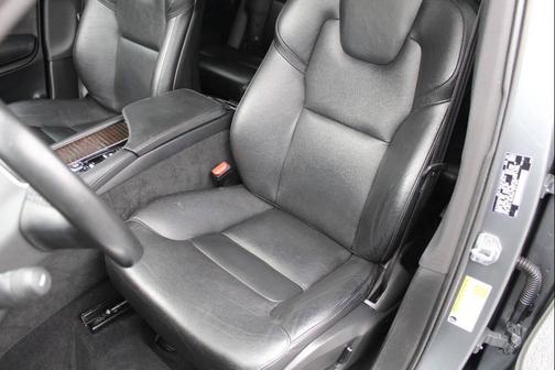 2019 Volvo XC90 T6 Momentum