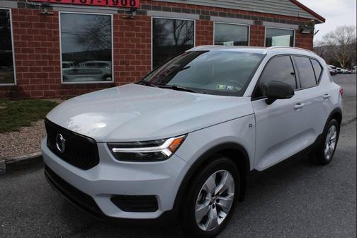 Ice White 2020 Volvo XC40 T5 Momentum