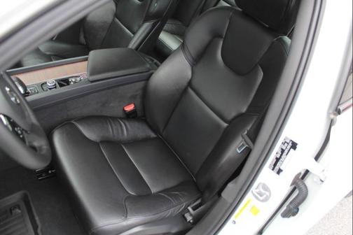 2024 Volvo S60 B5 Plus Dark Theme AWD 4dr Sedan