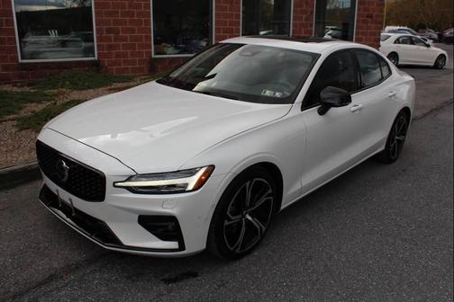 2024 Volvo S60 B5 Plus Dark Theme AWD 4dr Sedan