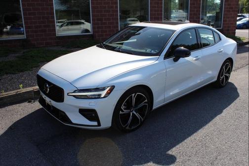 2024 Volvo S60 B5 Plus Dark Theme AWD 4dr Sedan