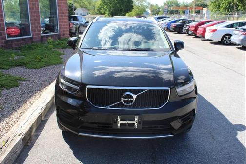 Onyx Black Metallic 2020 Volvo XC40 T5 Momentum
