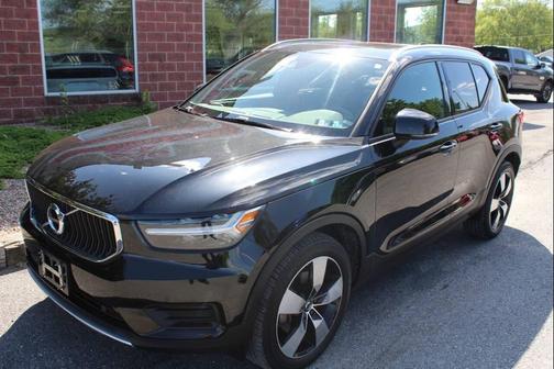 Onyx Black Metallic 2020 Volvo XC40 T5 Momentum