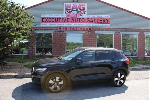 Onyx Black Metallic 2020 Volvo XC40 T5 Momentum