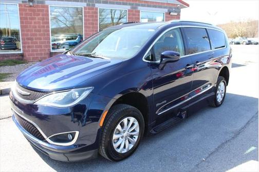 Jazz Blue Pearlcoat 2019 Chrysler Pacifica Touring L