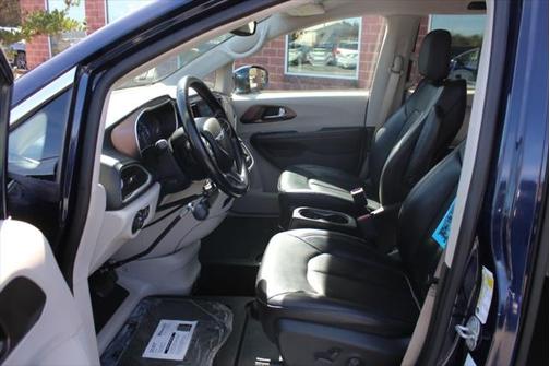 Jazz Blue Pearlcoat 2019 Chrysler Pacifica Touring L