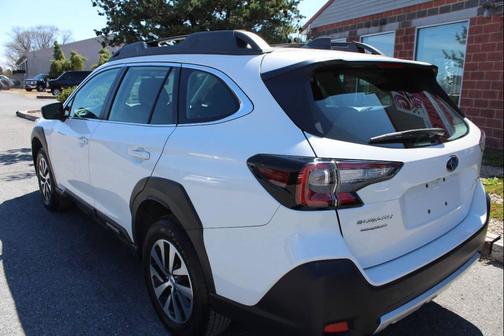 White 2025 Subaru Outback Base