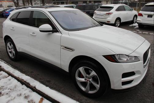 2019 Jaguar F-PACE 25t Premium AWD 4dr SUV