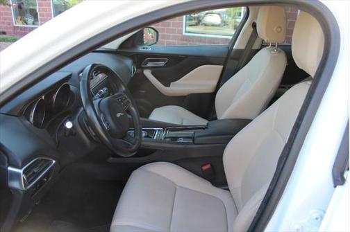 2019 Jaguar F-PACE 25t Premium AWD 4dr SUV