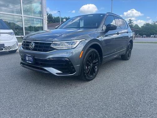 Platinum Gray Metallic 2022 Volkswagen Tiguan 2.0T SE R-Line Black