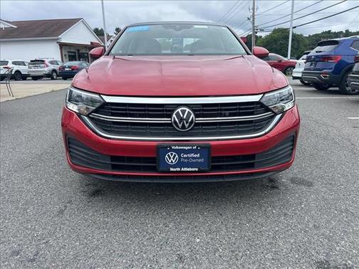 Kings Red 2023 Volkswagen Jetta 1.5T SE