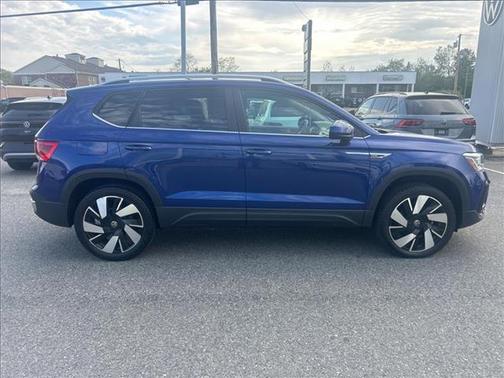 Blue Dusk 2024 Volkswagen Taos 1.5T SEL