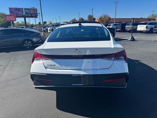 2025 Hyundai ELANTRA SE