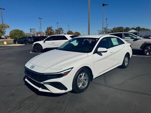 2025 Hyundai ELANTRA SE