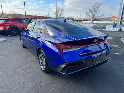 2024 Hyundai ELANTRA SEL