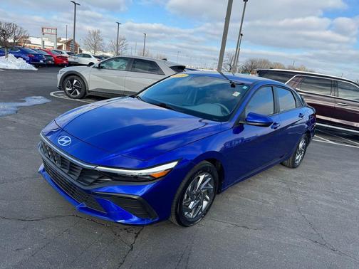 2024 Hyundai ELANTRA SEL