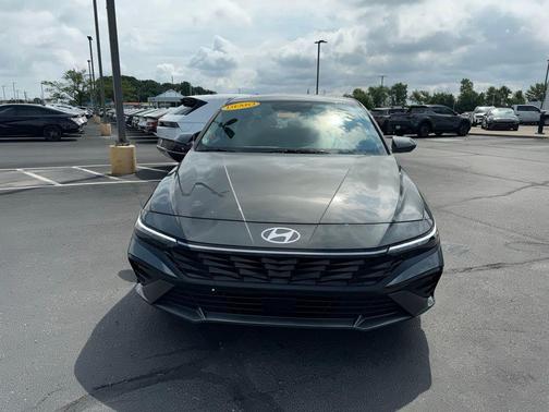 2025 Hyundai ELANTRA SEL