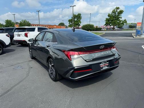 2025 Hyundai ELANTRA SEL