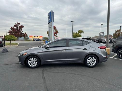 2018 Hyundai ELANTRA SE