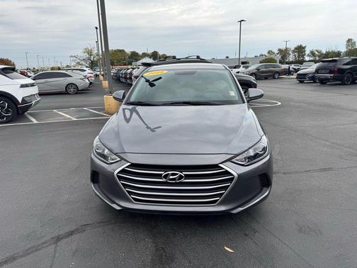 2018 Hyundai ELANTRA SE