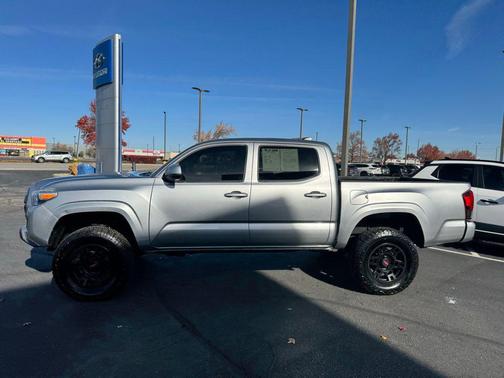 2022 Toyota Tacoma SR