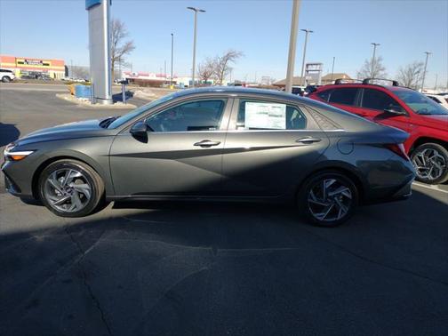 2025 Hyundai ELANTRA Limited