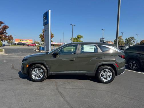 2026 Hyundai TUCSON SE