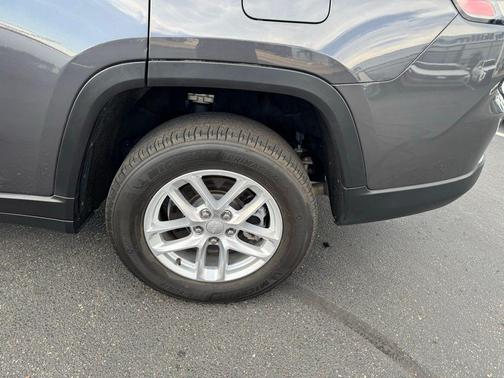2022 Jeep Grand Cherokee L Laredo