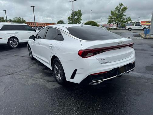 White Pearl 2022 Kia K5 LXS