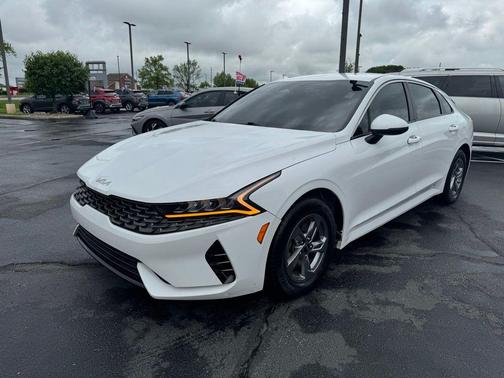 White Pearl 2022 Kia K5 LXS