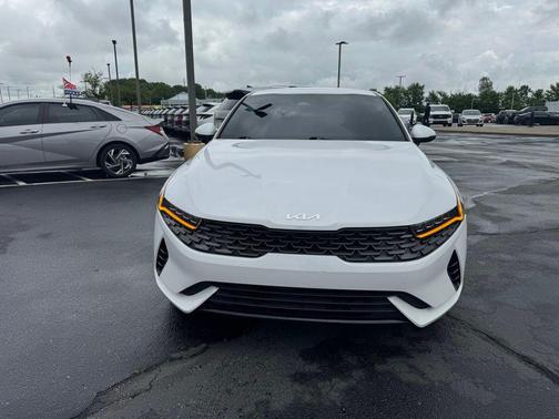 White Pearl 2022 Kia K5 LXS