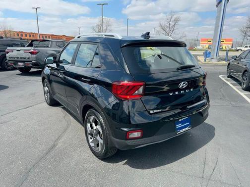 2022 Hyundai VENUE SEL