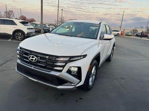 2026 Hyundai TUCSON SE