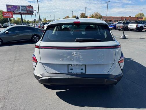 2026 Hyundai KONA SE