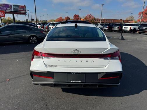 2026 Hyundai ELANTRA SE