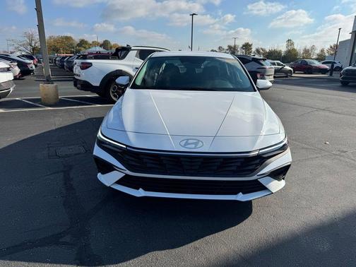 2026 Hyundai ELANTRA SE