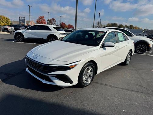 2026 Hyundai ELANTRA SE