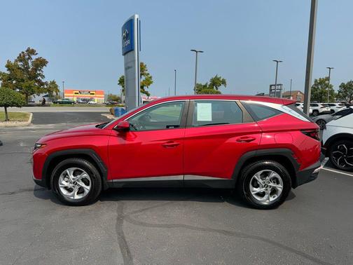 2023 Hyundai TUCSON SE