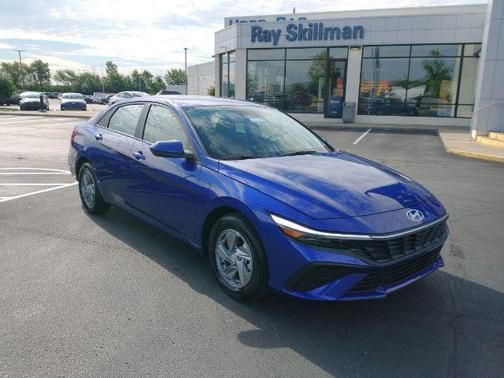 2024 Hyundai ELANTRA SE