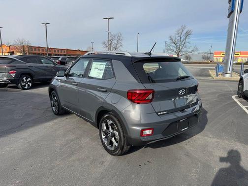 2026 Hyundai VENUE SEL w/Two-Tone Roof