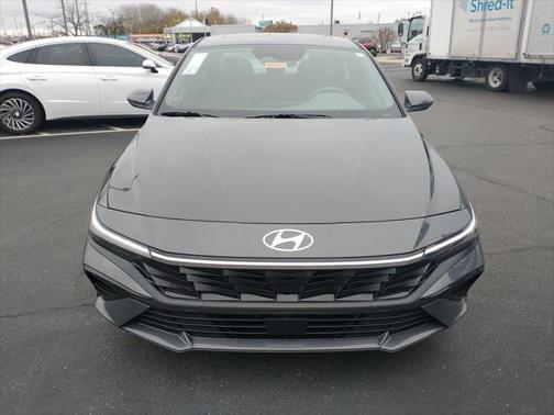 2025 Hyundai ELANTRA SEL