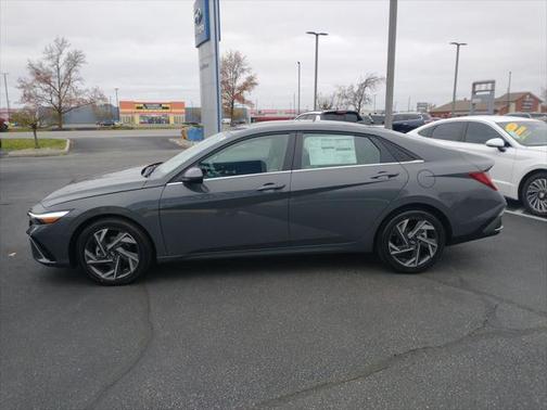 2025 Hyundai ELANTRA SEL