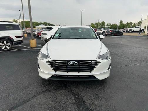 2022 Hyundai SONATA SE